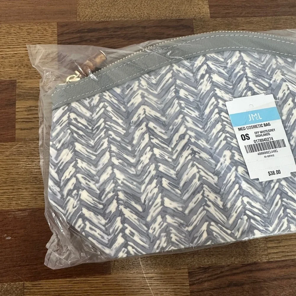 J Mclaughlin Travel Pouch NWT $38 Cosmetic Bag Gray White Chevron Medium